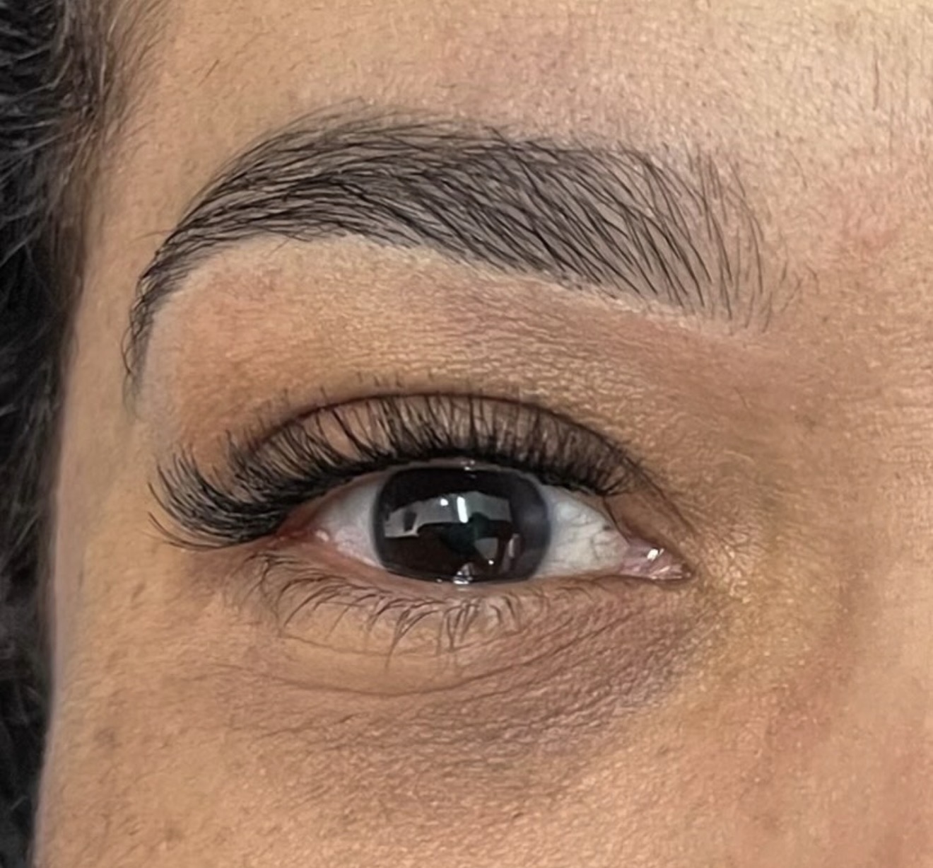 Extensão de cílios em salão de beleza na Savassi em Belo Horizonte