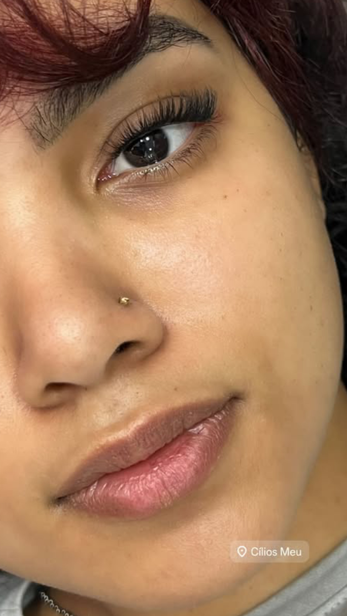 Design de sobrancelhas personalizado com harmonia facial em salão premium na Savassi